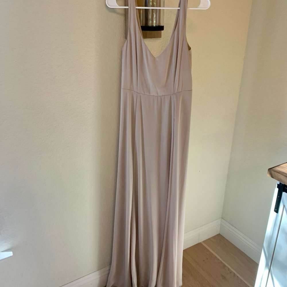 Show Me Your Mumu - Jenn Maxi Dress in the color "Show me the ring crisp"